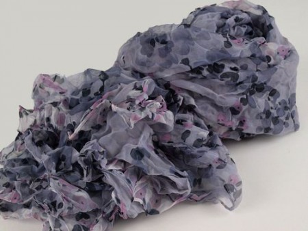 5, Šatka 140 X 140 cm stlačená kvietkovaná šedá